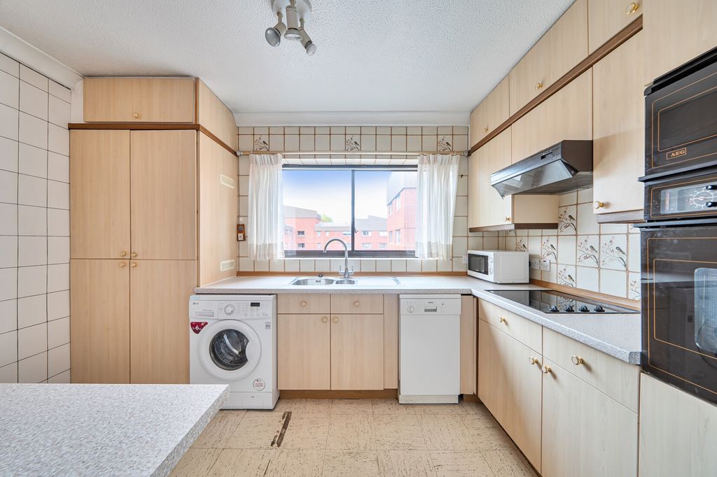 Property photo 2 of 19 Kictchen