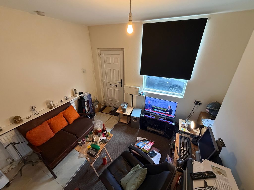 Property photo 2 of 17