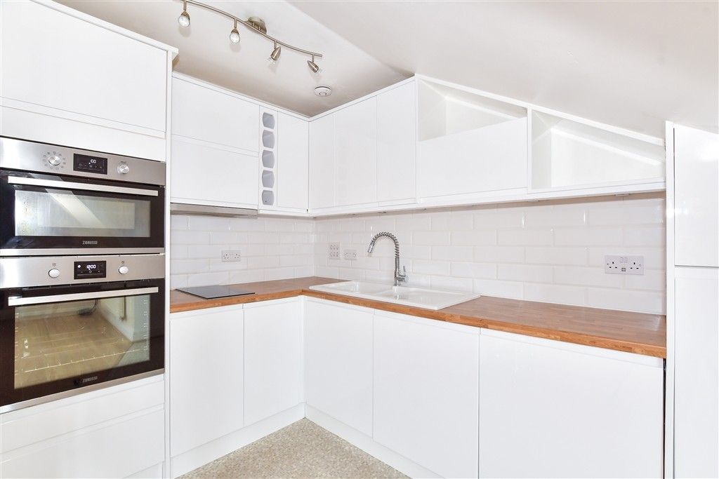 Property photo 1 of 7 Kitchen