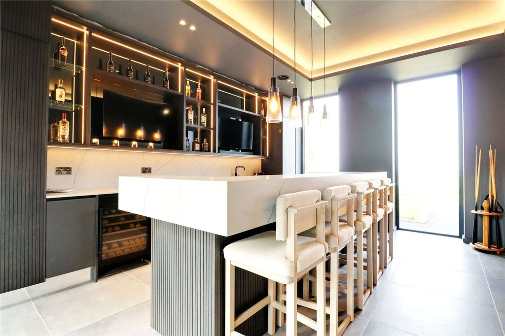 Property photo 2 of 21 Picture No. 10