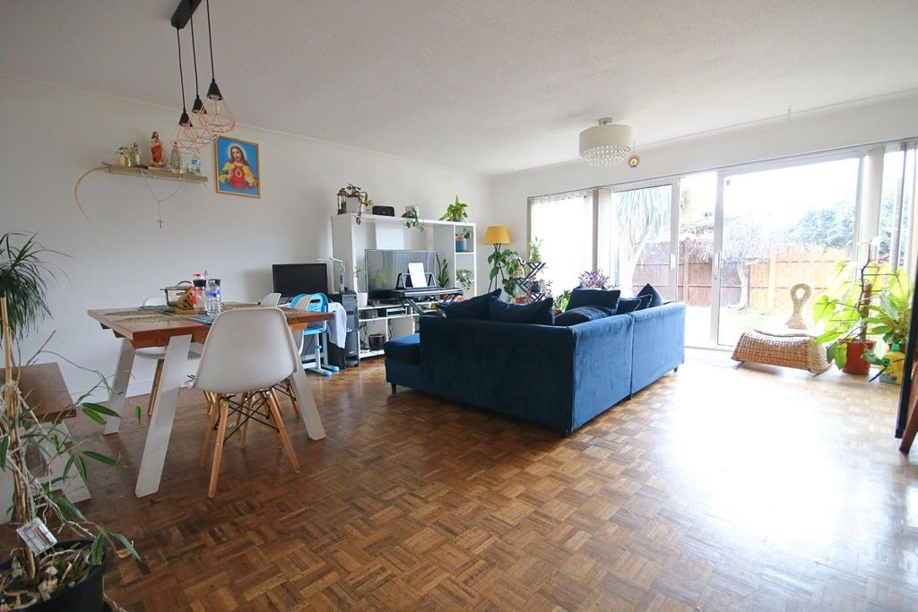 Property photo 2 of 16 liv2 (1).Jpg