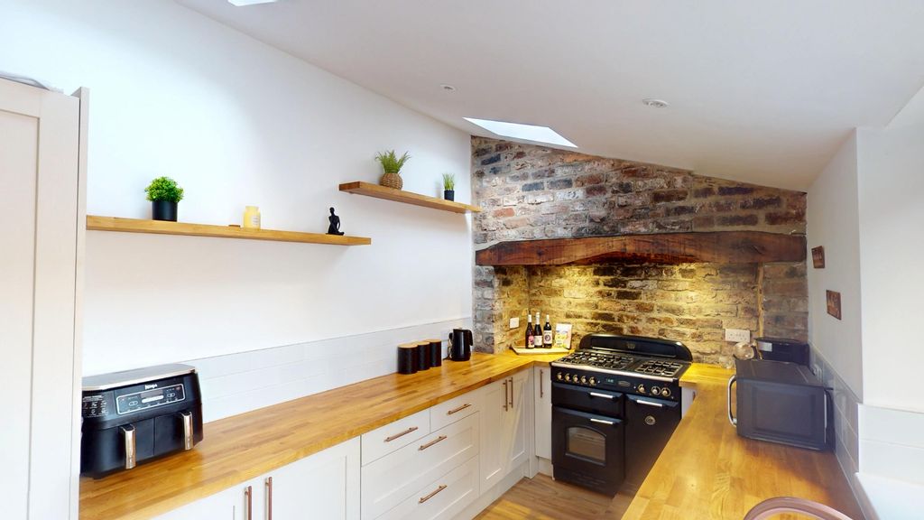 Property photo 2 of 41 4472873