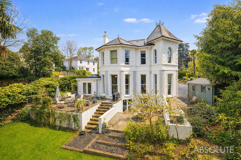 Property photo 1 of 28