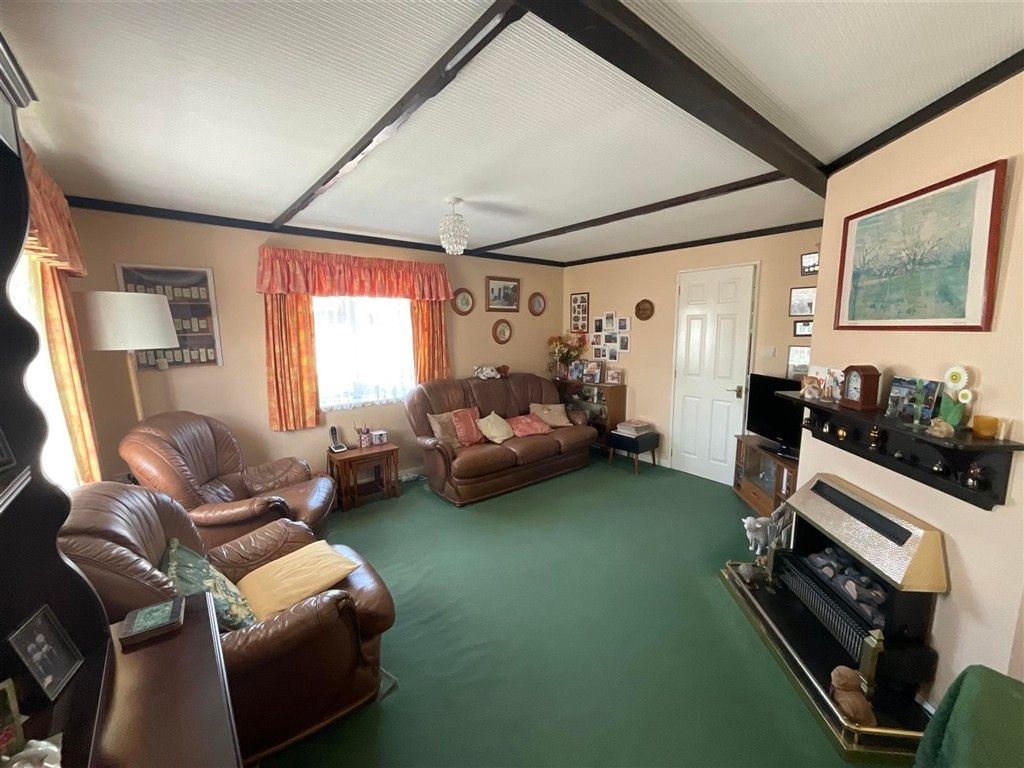 Property photo 2 of 10 Lounge