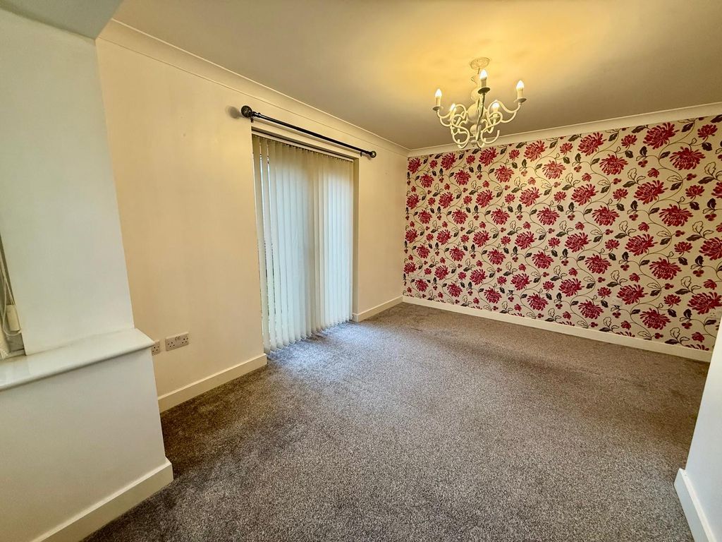 Property photo 3 of 38