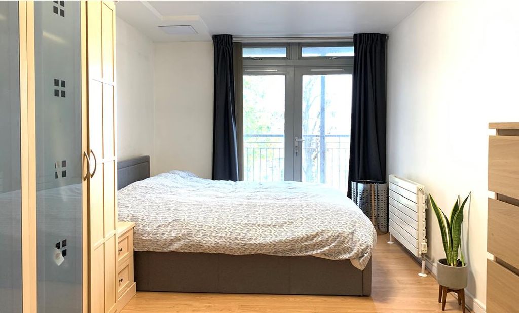 Property photo 3 of 8 Bedroom 1