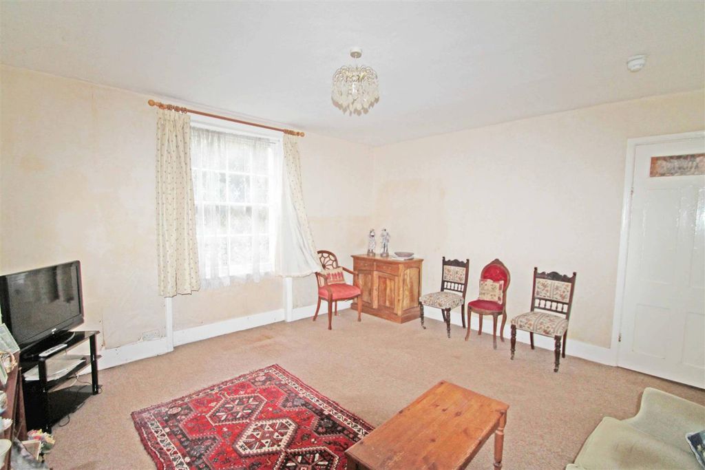 Property photo 3 of 10 Living Room