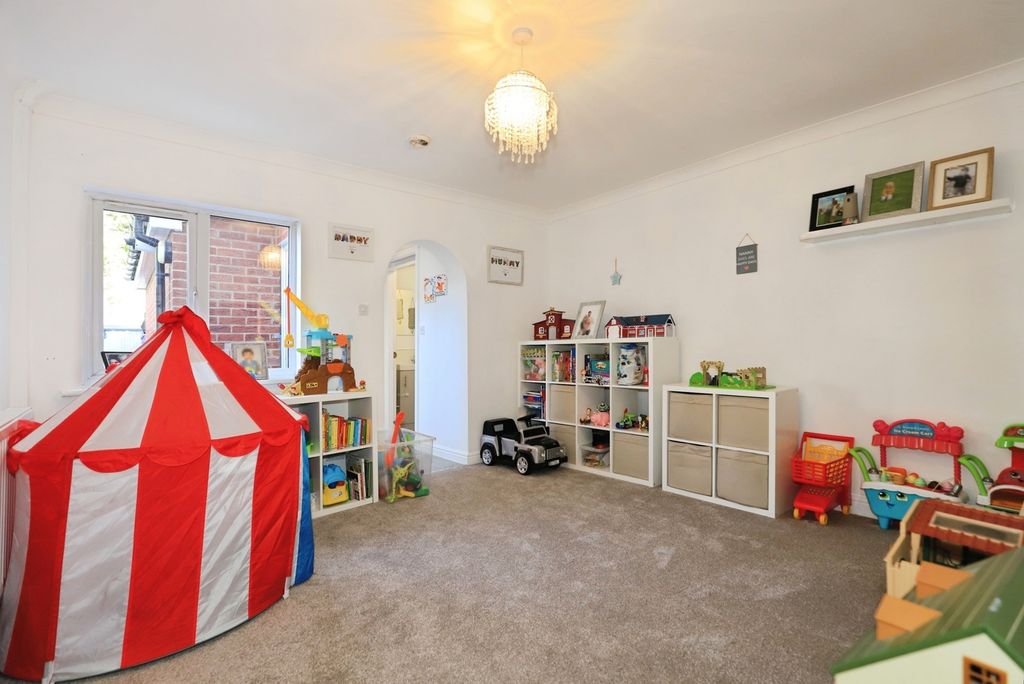 Property photo 3 of 20 Pbox-Img.Jpg