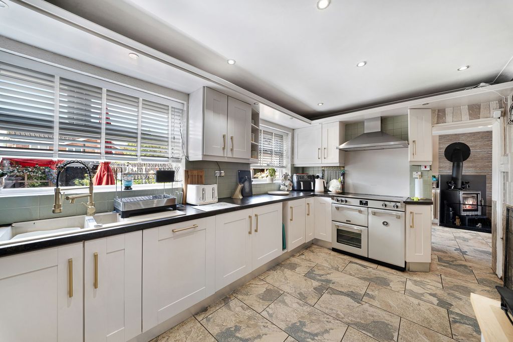 Property photo 2 of 36