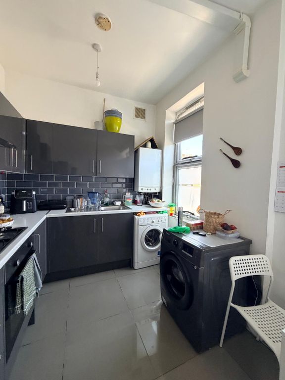 Property photo 1 of 11 Kitchen