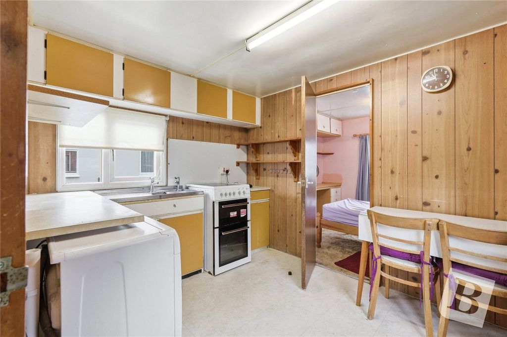 Property photo 2 of 11 Kitchen