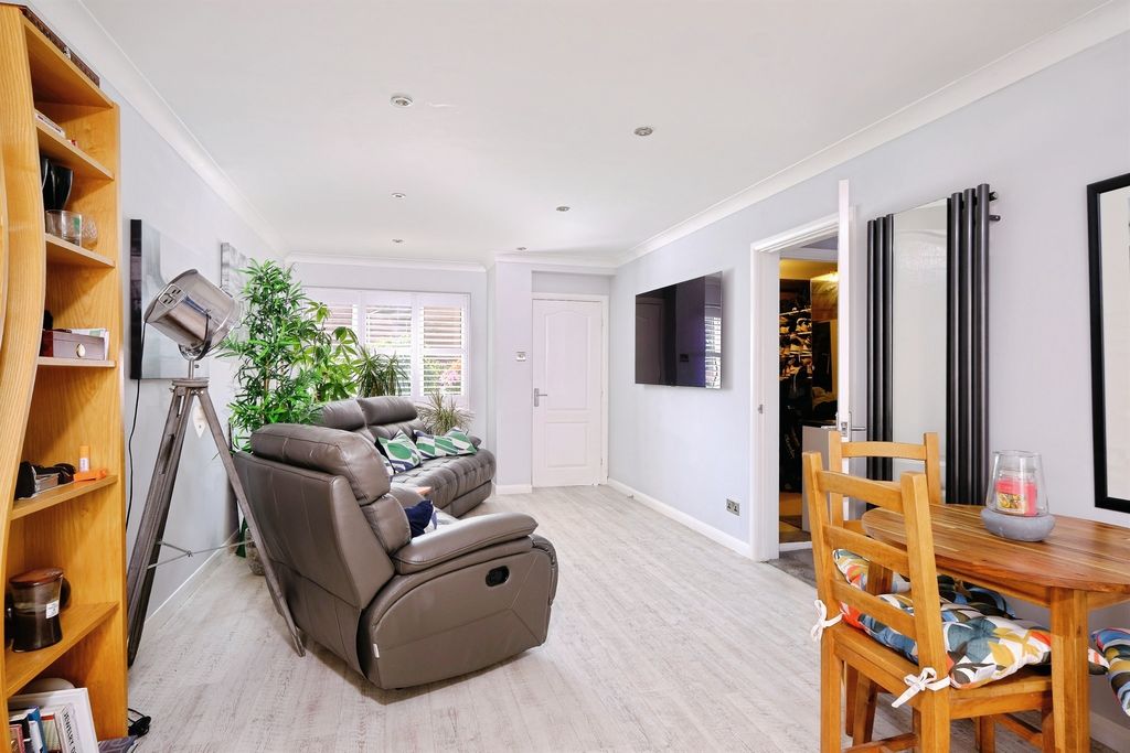 Property photo 2 of 30