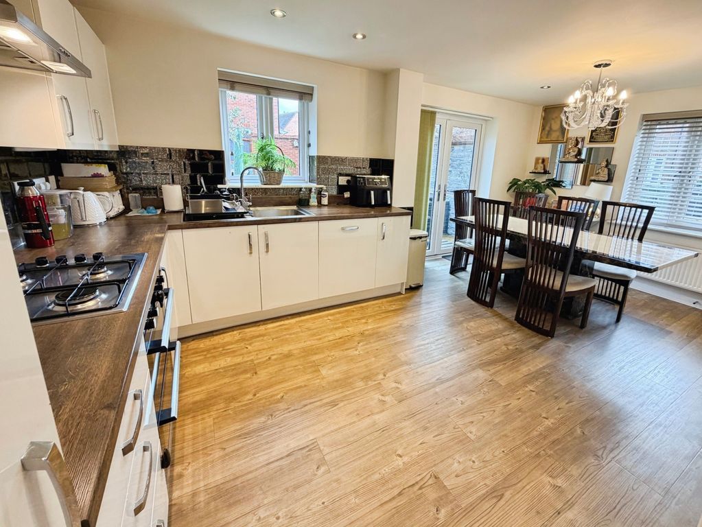 Property photo 2 of 12 Kitchen/Dining Room