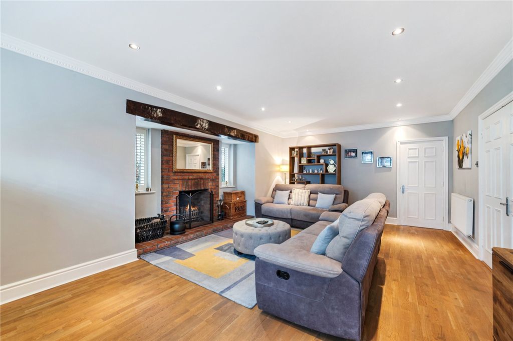 Property photo 3 of 32 Sitting Room