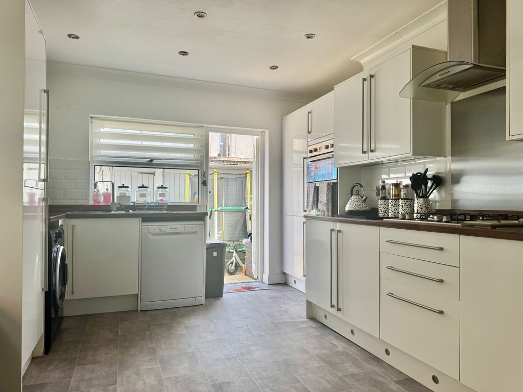 Property photo 2 of 17 Kitchen Breakfast Room