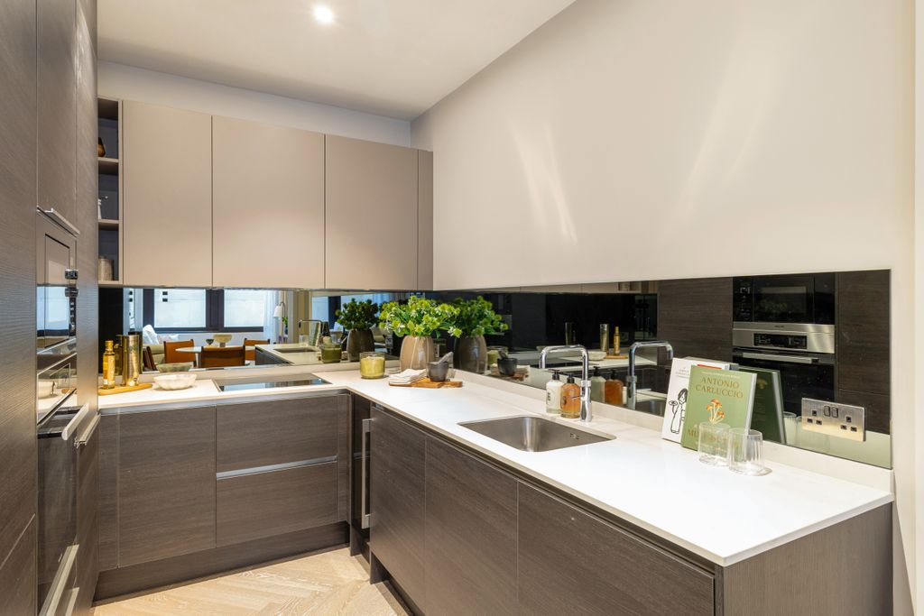 Property photo 3 of 12 100226_Unit 2 One Molyneux Street-20.Jpg