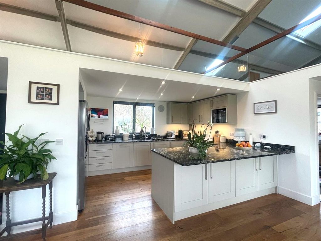 Property photo 2 of 18 Eob7.Jpg