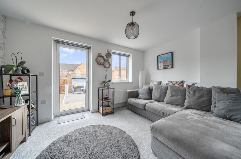 Property photo 2 of 11 1438069-1-69cd3Bb...