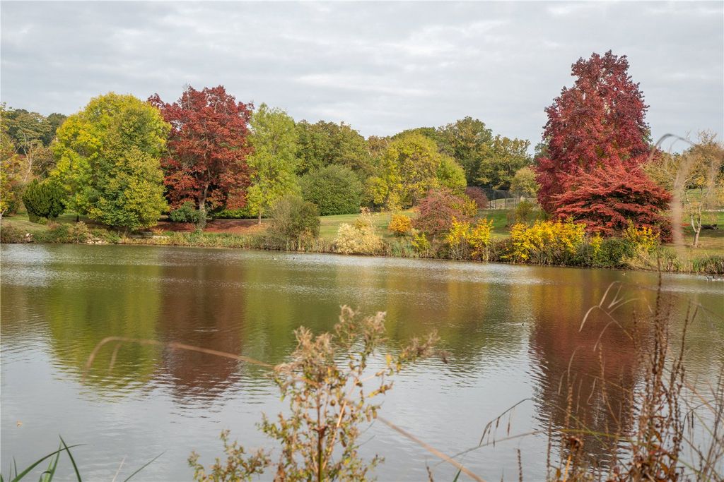 Property photo 3 of 39 Autumn Lake