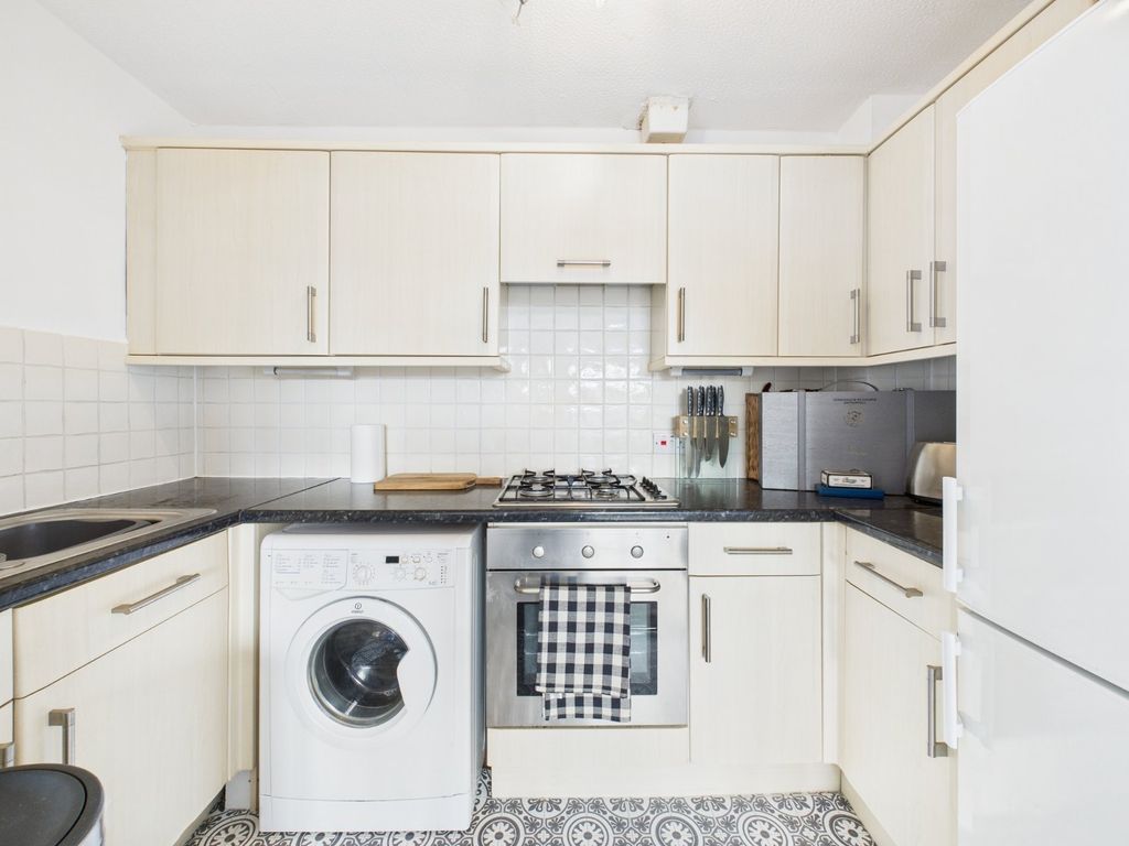 Property photo 3 of 10 Kitchen