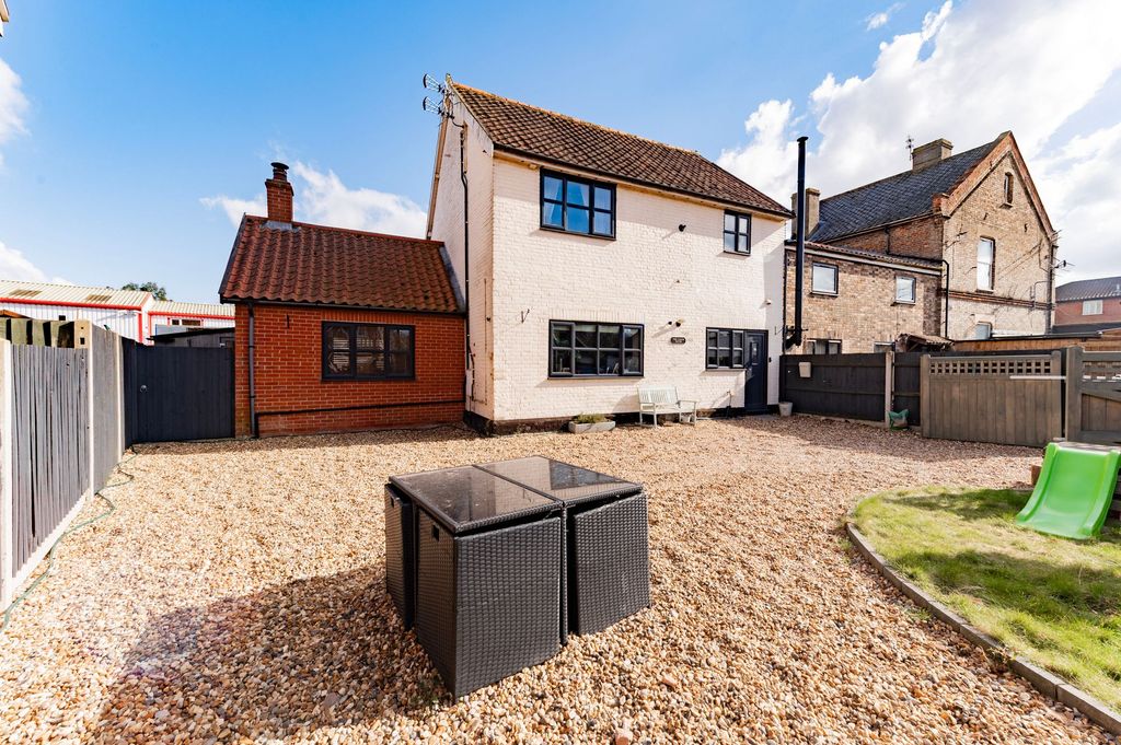 Property photo 1 of 23