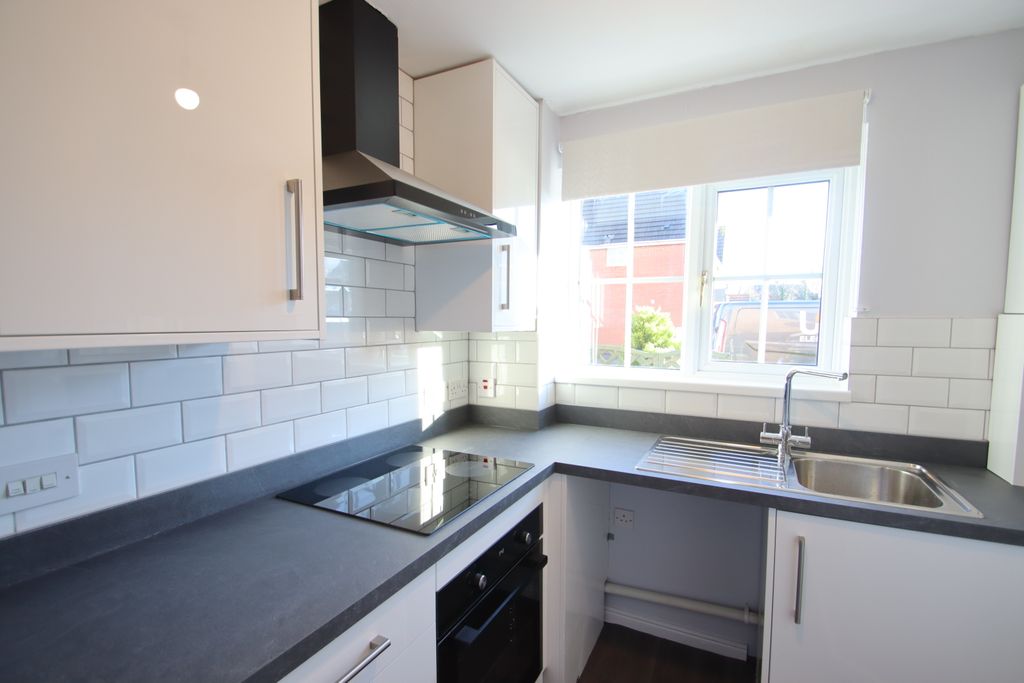 Property photo 2 of 9 Kitchen