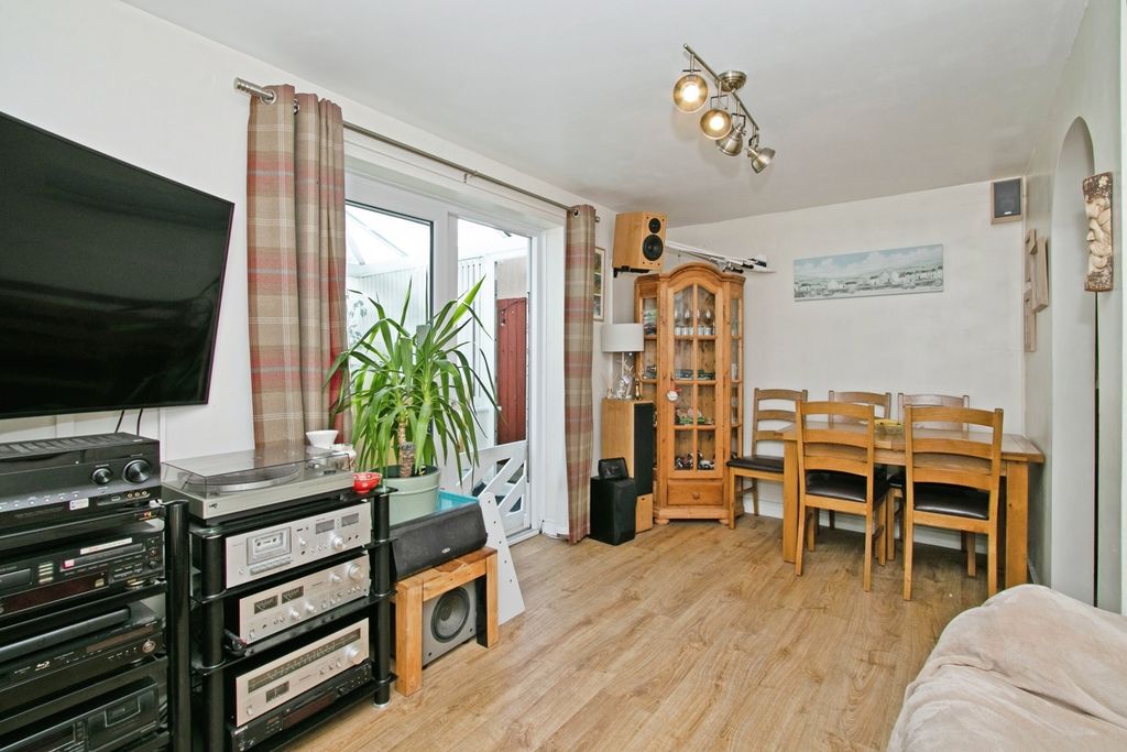 Property photo 3 of 17 Photo