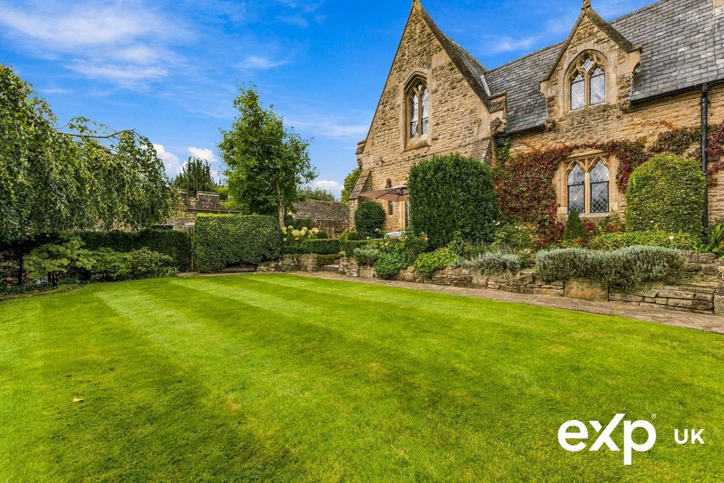 Property photo 2 of 52