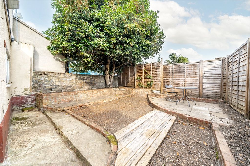 Property photo 2 of 6 Garden