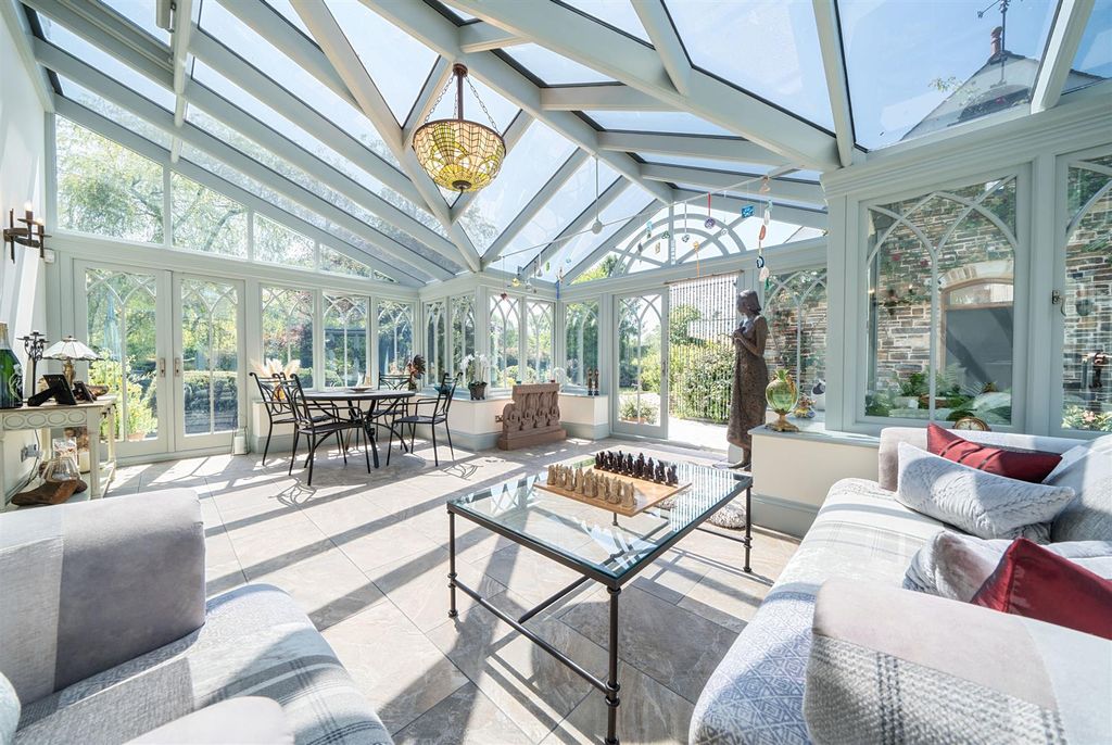 Property photo 3 of 35 Conservatory