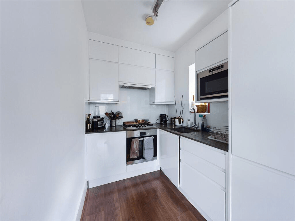 Property photo 1 of 8 2 Bedroom Flat  In Ealing Broadway