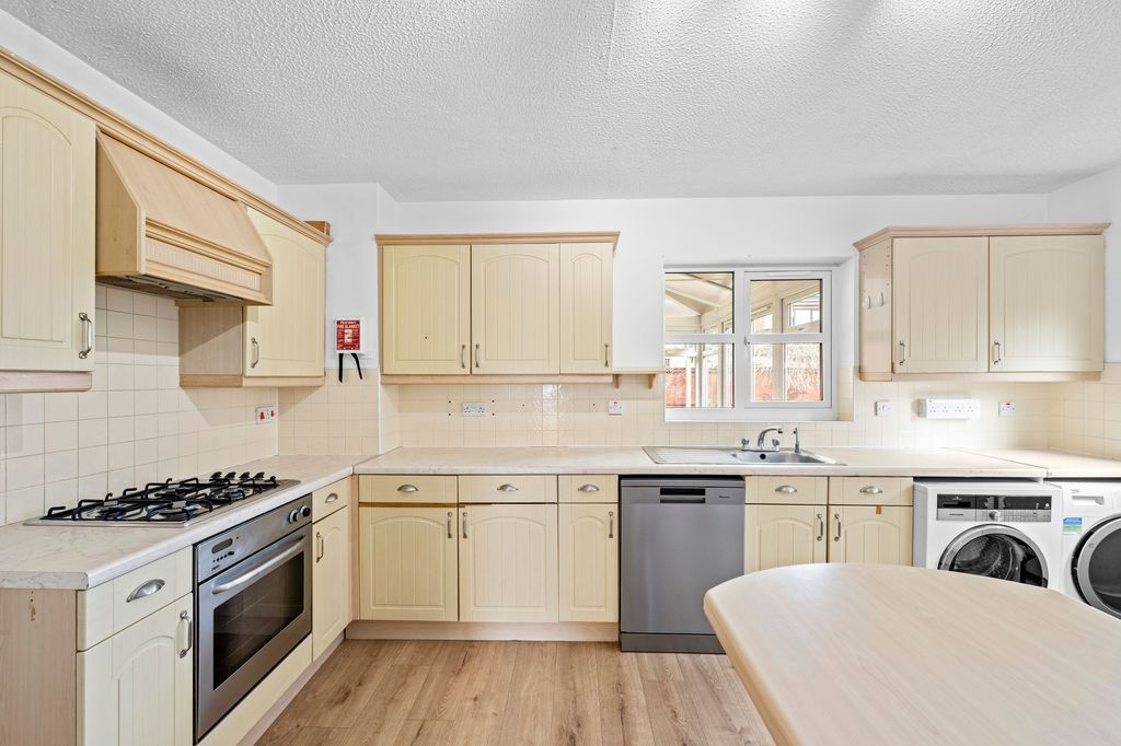 Property photo 3 of 26