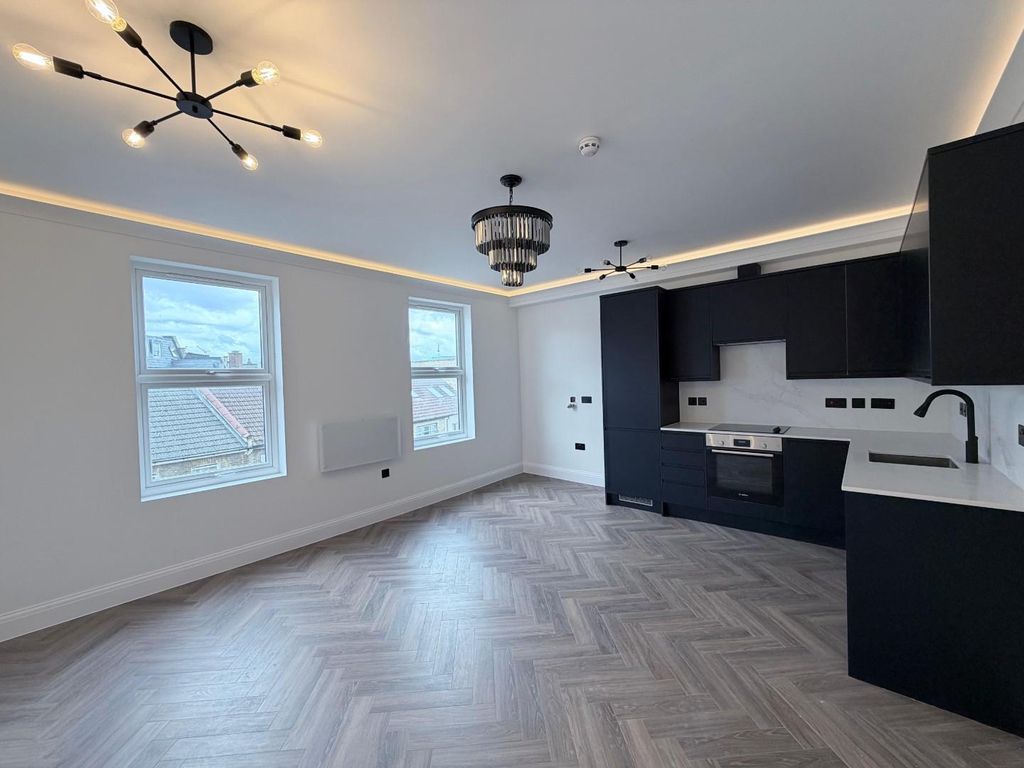 Property photo 1 of 6 7F27d925-d631-46Fb-9221-347Af916A3F5.Jpg
