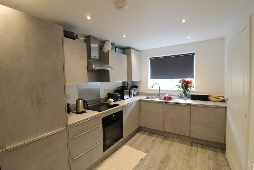 Property photo 3 of 21