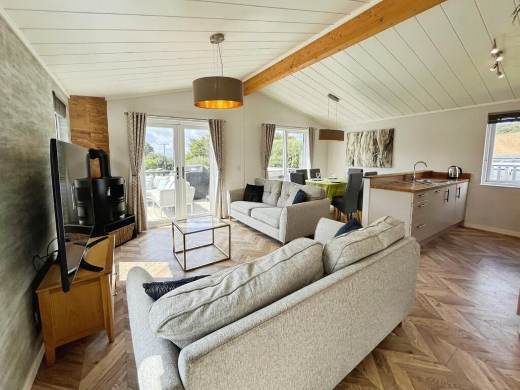 Property photo 2 of 19 5136424