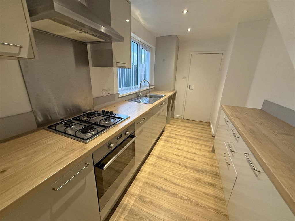 Property photo 3 of 9 Kitchen.Jpg