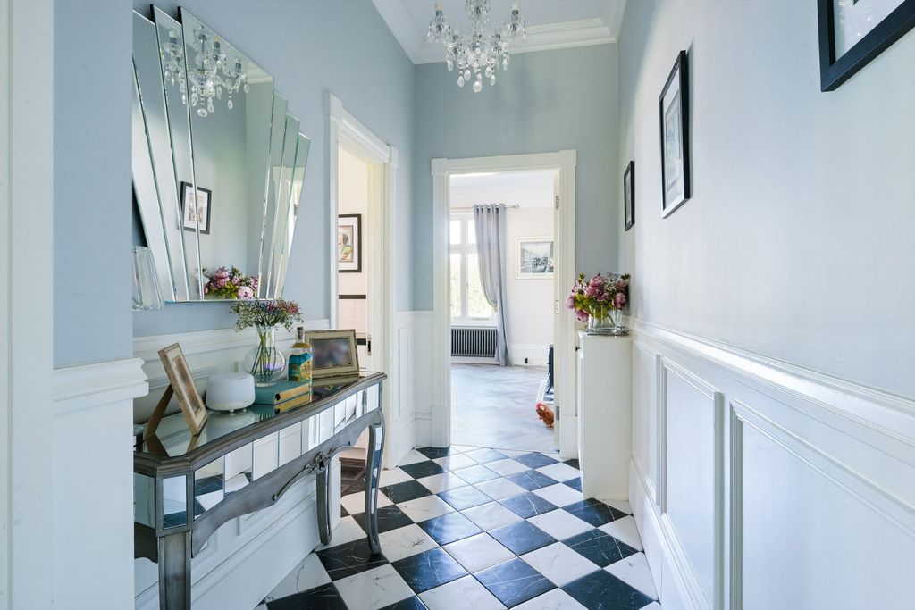 Additional image 5 of 3 bed flat for saleWesterham Road, Oxted RH8