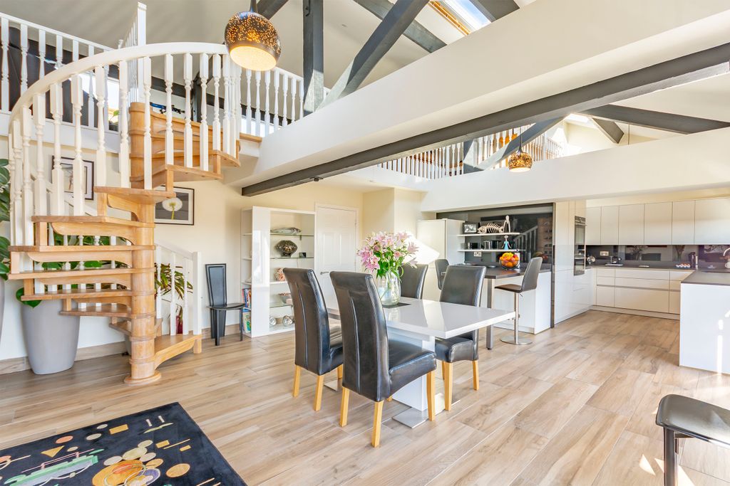 Property photo 3 of 18 Photo 04