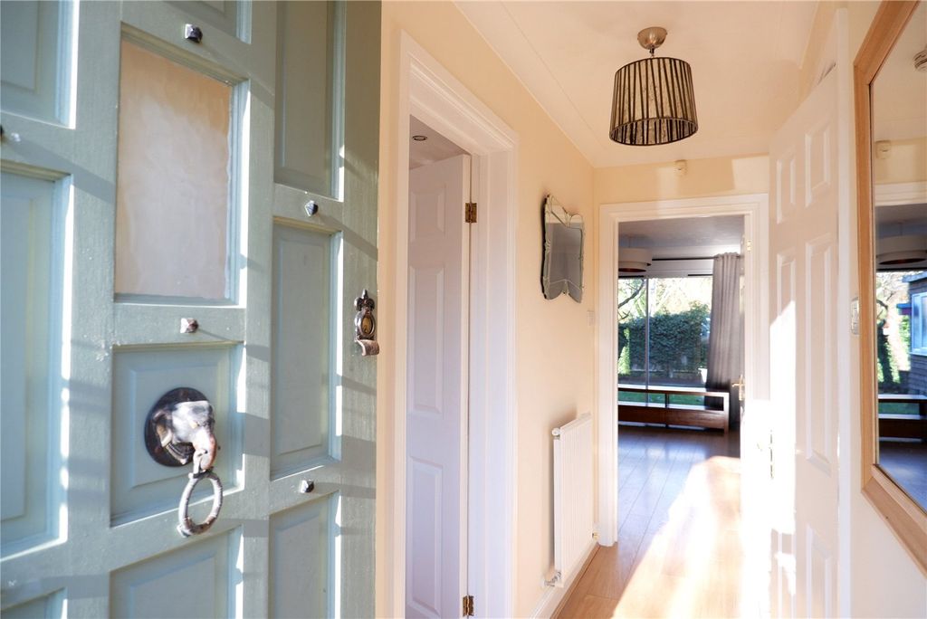 Property photo 2 of 11 Entrance Hall