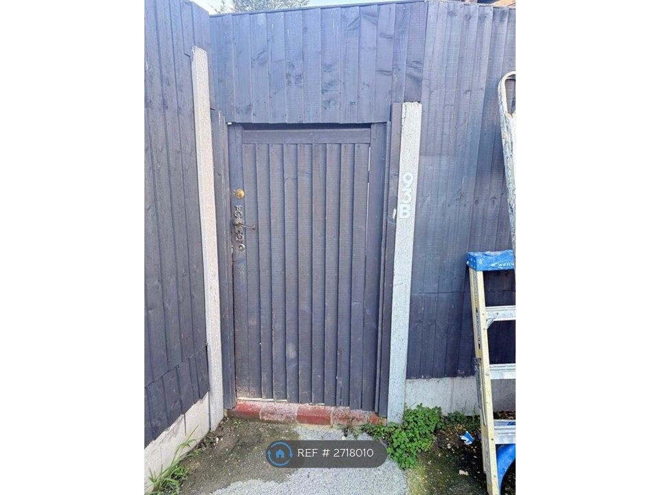 Property photo 3 of 9 Entrance