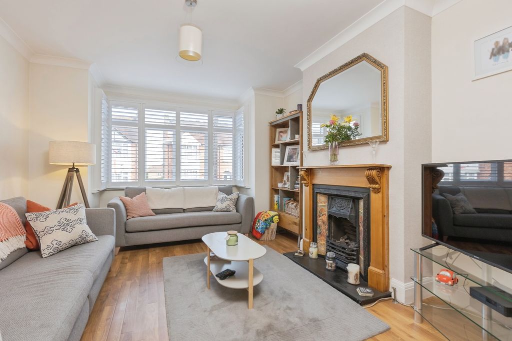 Property photo 2 of 16 Lounge