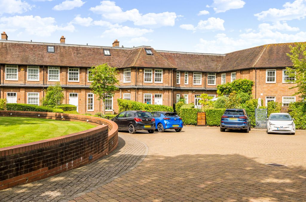 Property photo 1 of 33 1329458-1-688c89d...