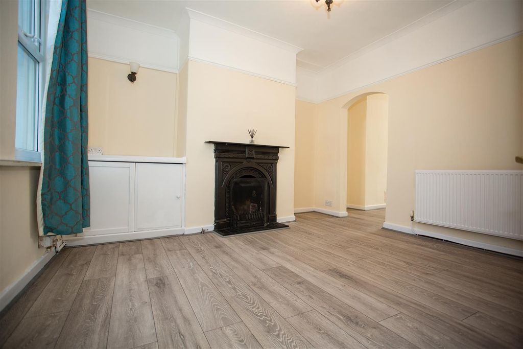 Property photo 2 of 26