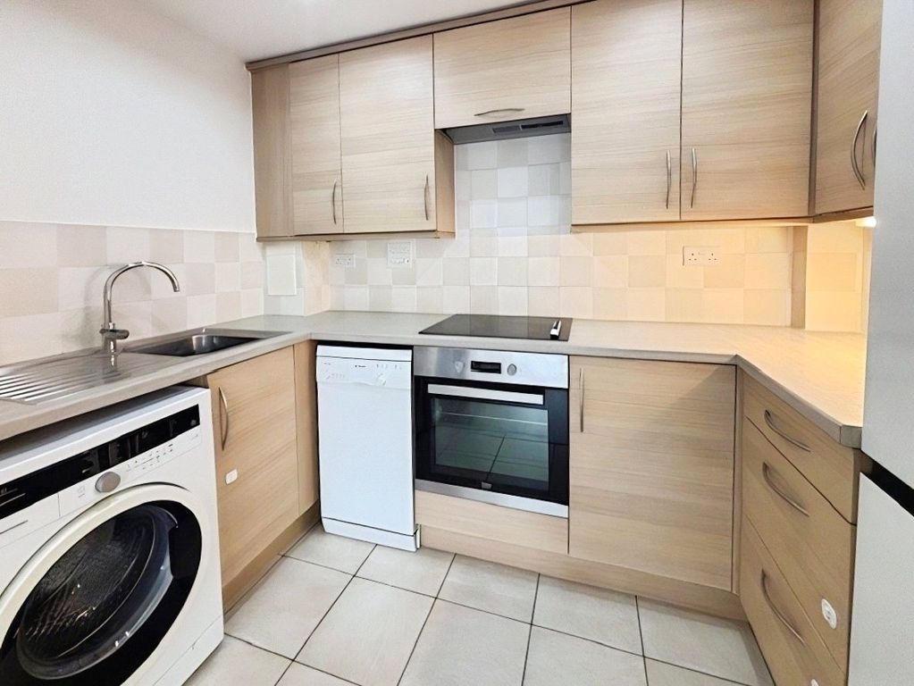 Property photo 2 of 8 Kitchen