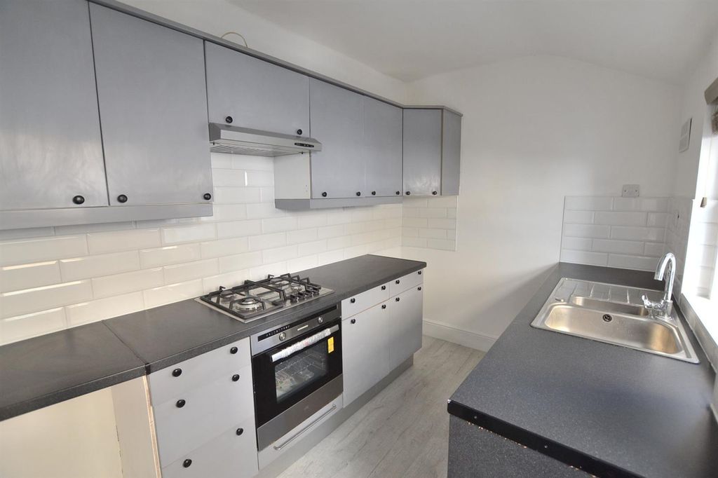 Property photo 3 of 14 Kitchen