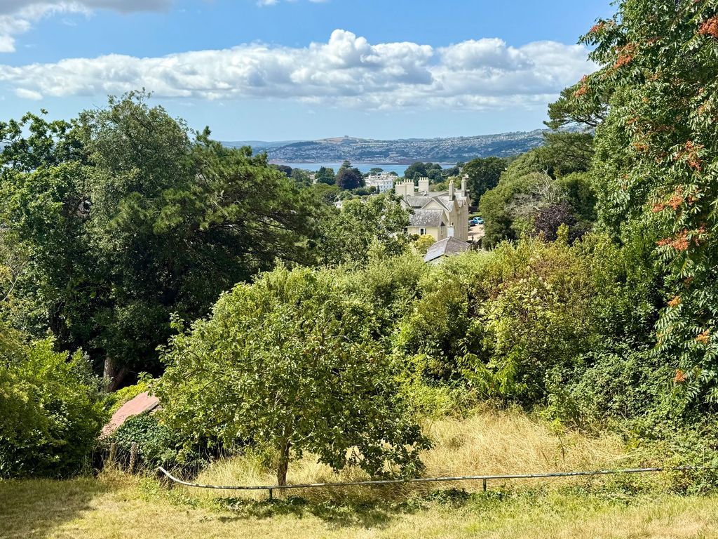 Property photo 2 of 39