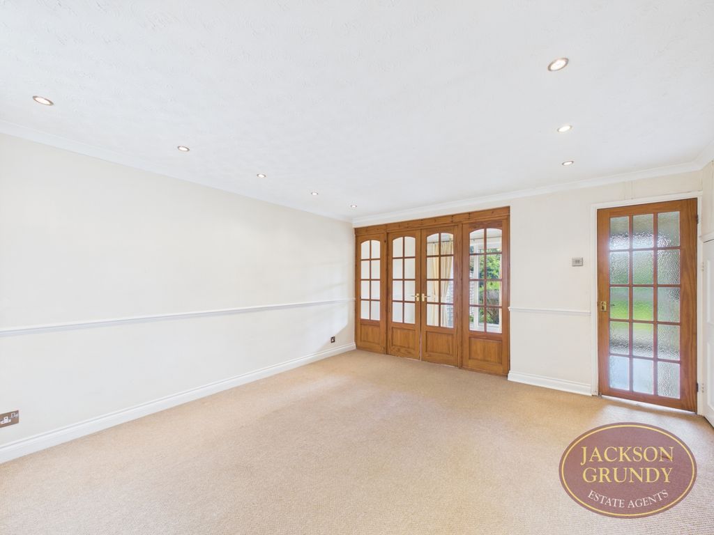 Property photo 3 of 16 Sansom Court
