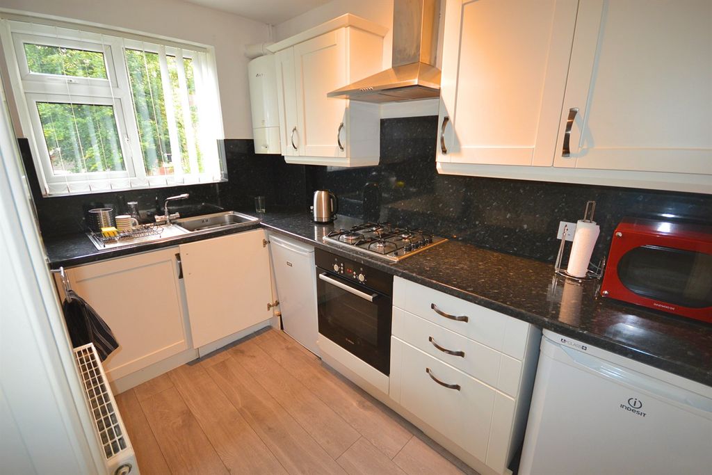 Property photo 3 of 6 Kitchen