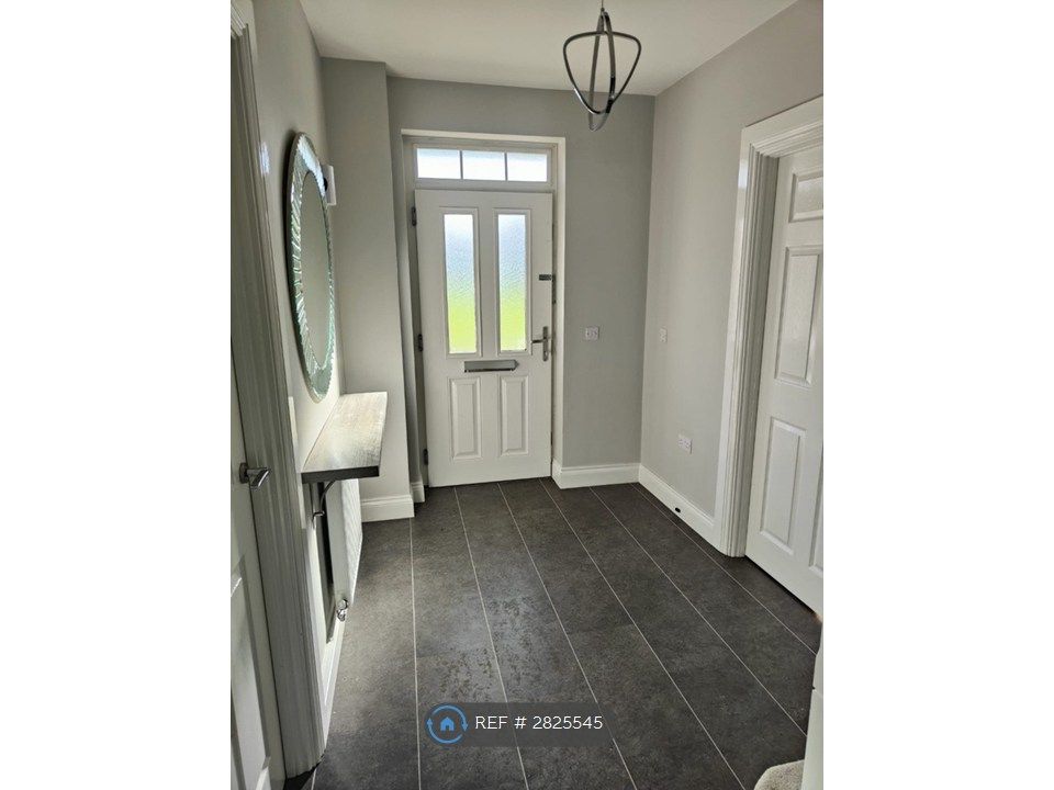 Property photo 2 of 31 Entrance Inside Front Door