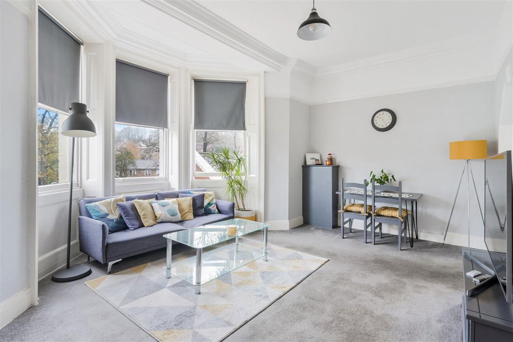 Property photo 2 of 14 Woodcote Hall (6).Jpg